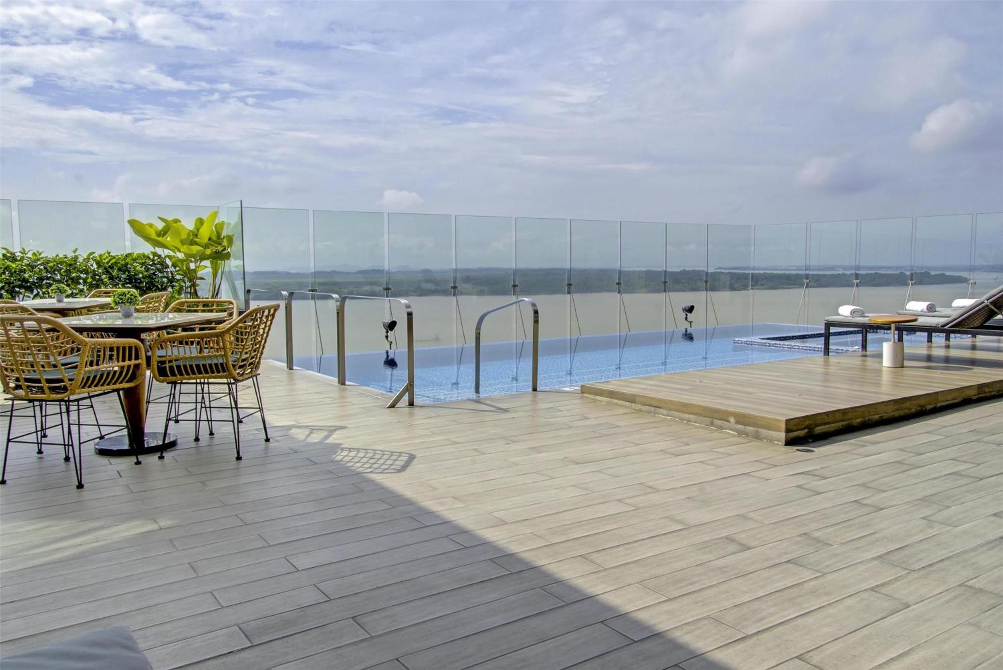فندق Doubletree By Hilton جواياكيل المظهر الخارجي الصورة
