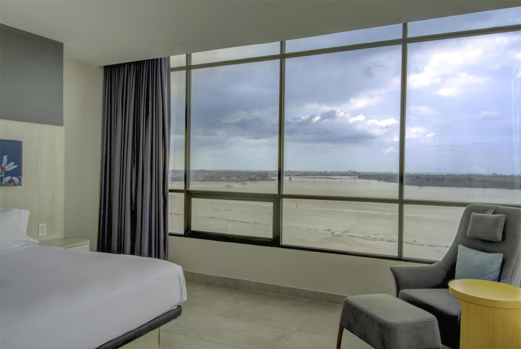 فندق Doubletree By Hilton جواياكيل المظهر الخارجي الصورة